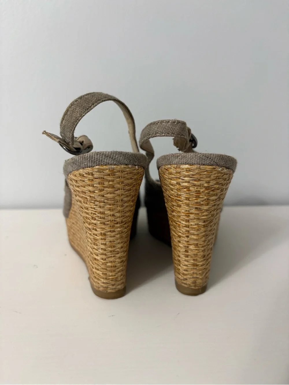 Andrew Geller Linen Rose Peep Toe Slingback Wedge Sandals Earthy Coquette Size 6